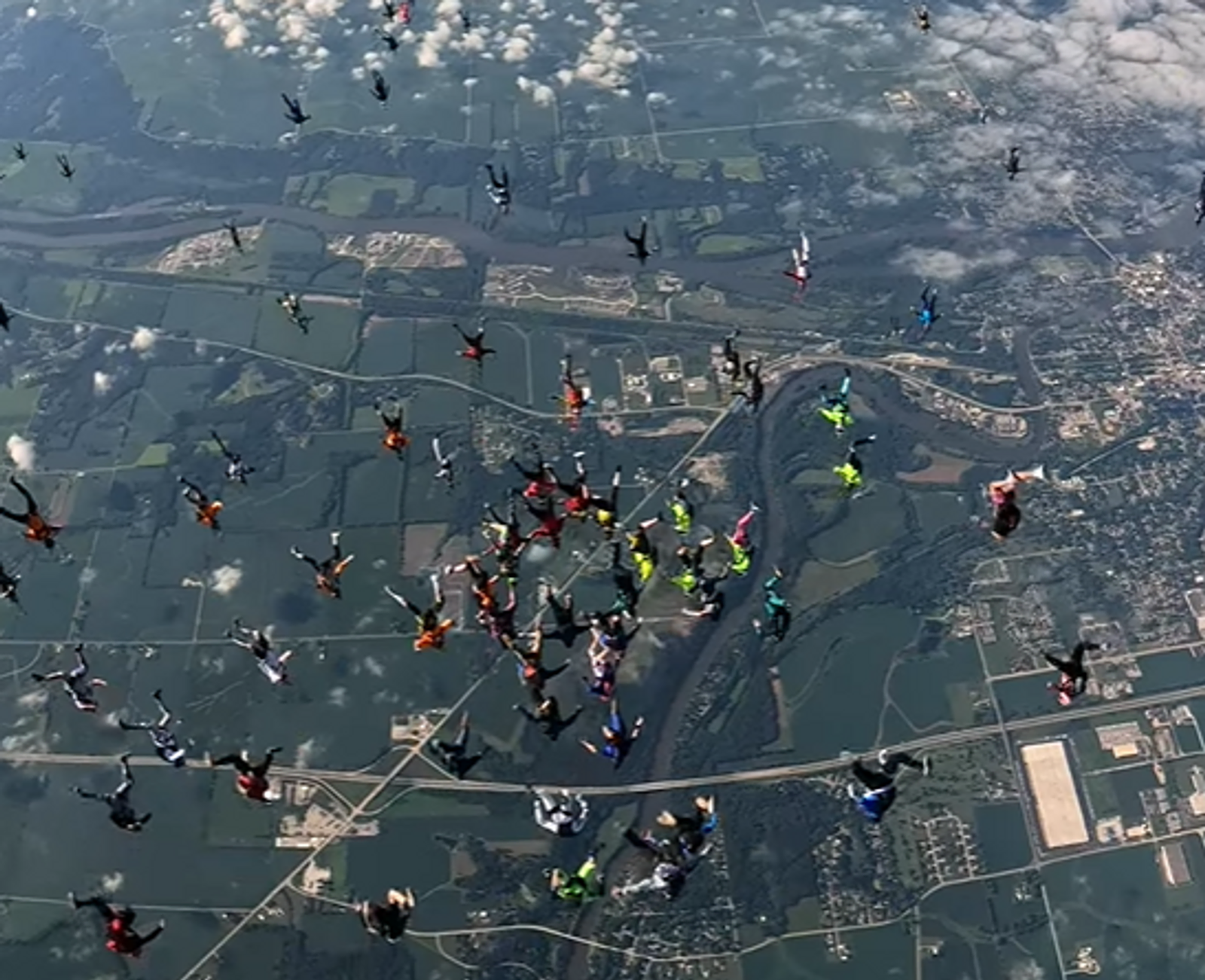 174 Skydivers Set New World Record at Skydive Chicago gallery image 2