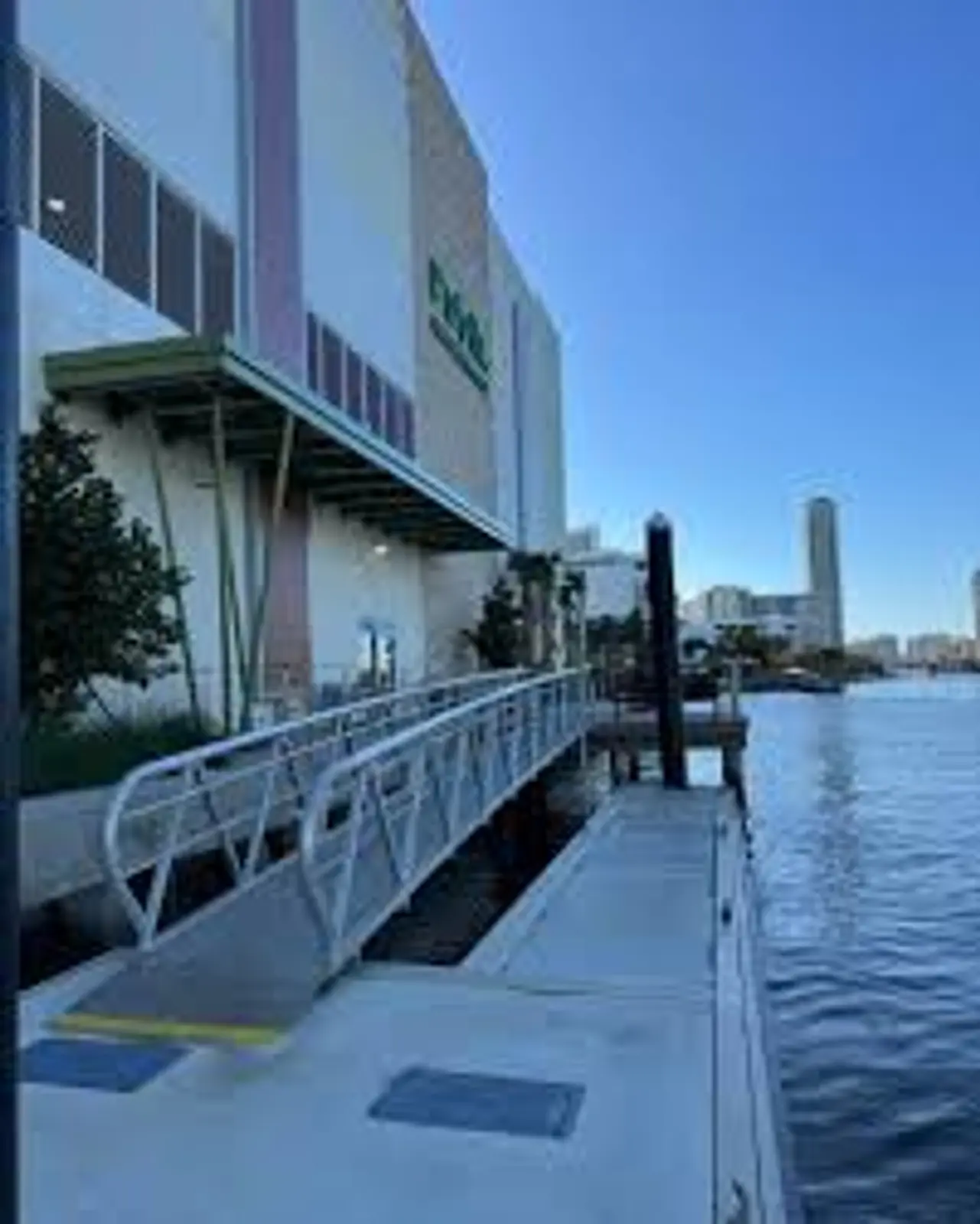 Publix on the Water: Unique Grocery Shopping Experience in Florida gallery image 2