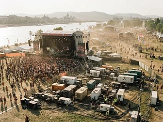 Saját áramgenerátorokkal készülnek az extrém hőségre a Sziget