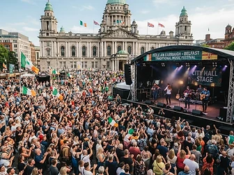 Fleadh Cheoil 2026: 700 ezer látogató, 26 órás stream és hét nagy szponzor Belfastban