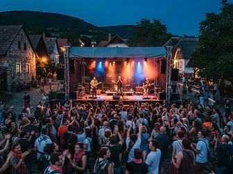 Művészetek Völgye 2026: José González és Hiperkarma a szombati programban
