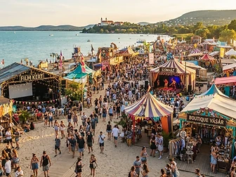 Teljes fesztiválvárost épít Zamárdiban a STRAND