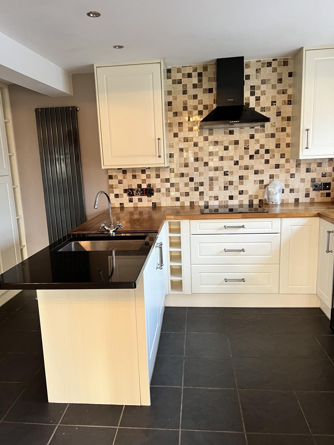 Clean modern kitchen deep cleaned by GRID CITY CLEANING in Milton Keynes
