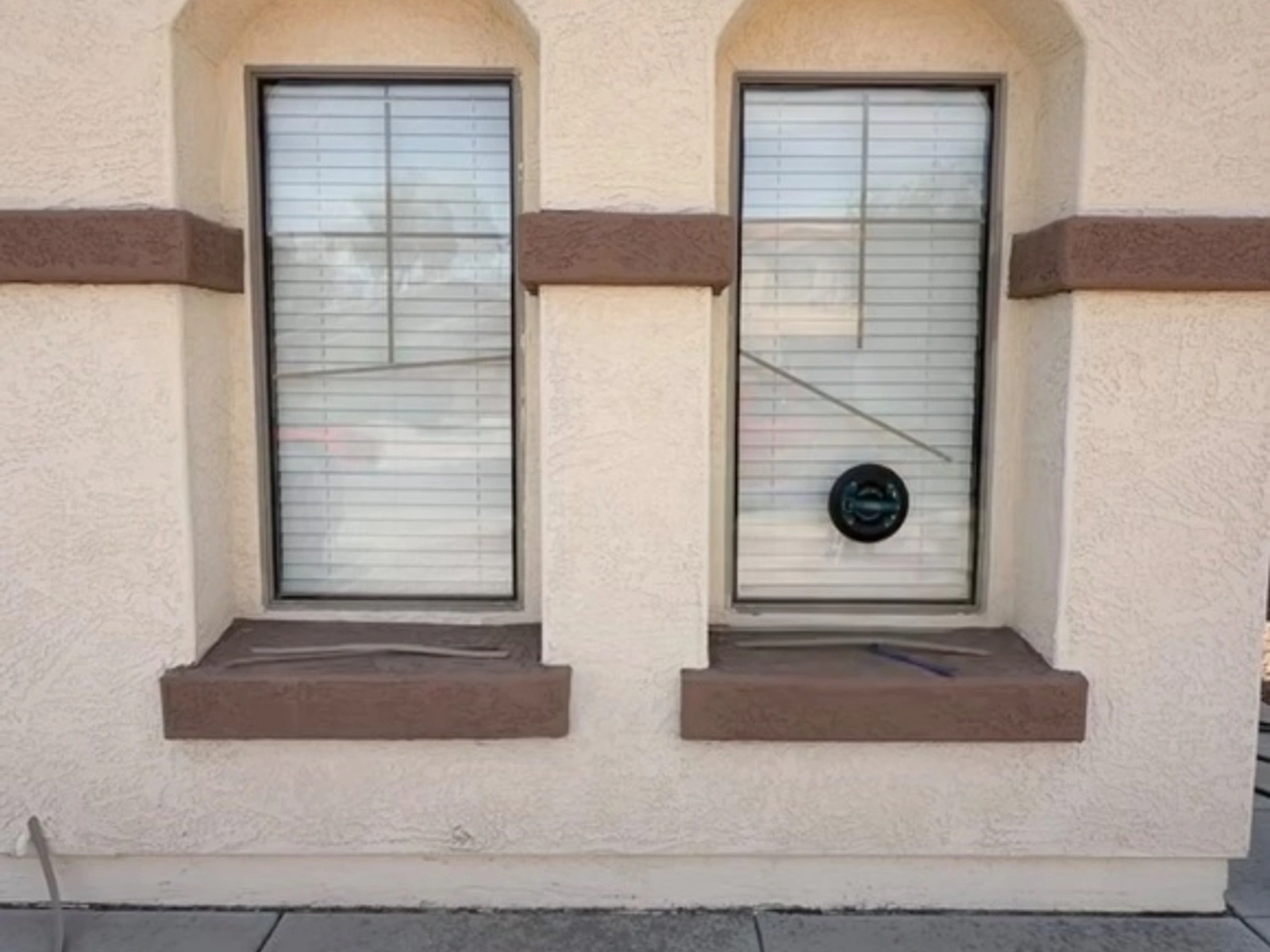 Cracked arched windows repaired by Honey Glass AZ - before