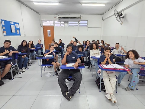 Sala de aula do CTRIO com alunos durante a prova do Bolsão