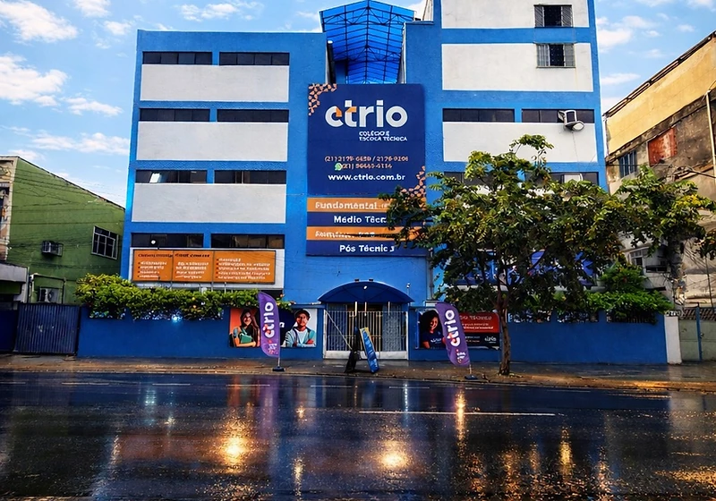 Unidade do CTRIO com a fachada e identidade visual da escola