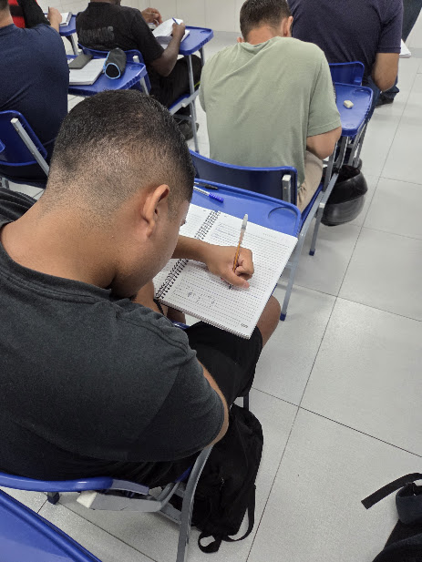 Alunos da EJA do CTRIO em sala de aula
