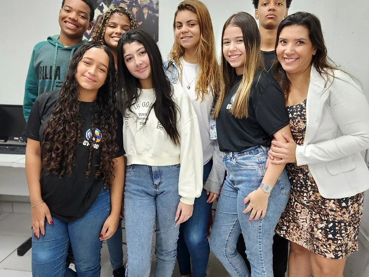 Alunos e professora do CTRIO em atividade pedagógica