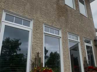 Stucco home — window clean