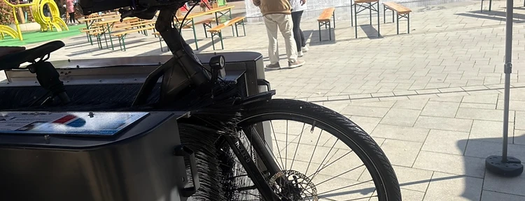 Mobile Fahrradwaschanlage als STADTRADELN Mitmachstation auf einem Stadtplatz