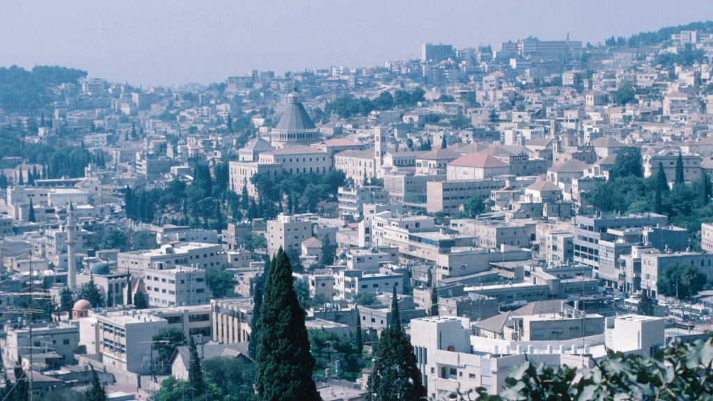כנסיית הבשורה — בין ערביים
