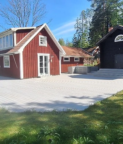 Fasadmålning av villa utförd av HALLDAN Måleri AB