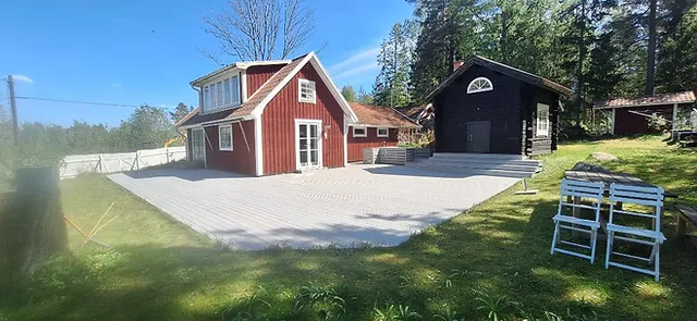 Utvändig målning och fasadmålning utförd av HALLDAN Måleri AB