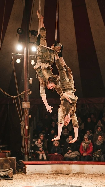 Illustration fidèle de Strano – Cirque Trottola