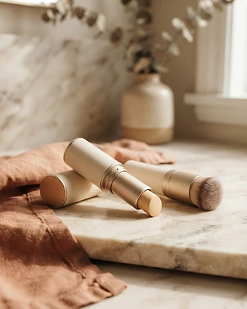The LUMÈRE foundation stick