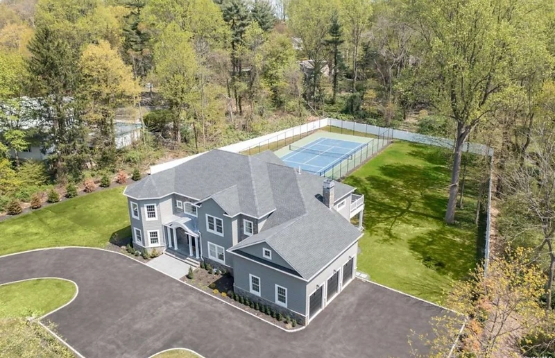 Dix Hills, Dix Hills, New York — a residence by Black Swan Build