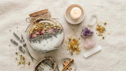 Rituais Espirituais: Como Usar um Ritual de Lua Cheia, Amor, Abundância, Proteção e Revolução Solar