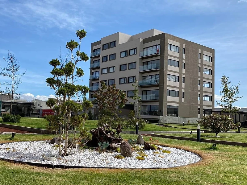 Edificio residencial TEMBO con áreas verdes y jardín paisajismo