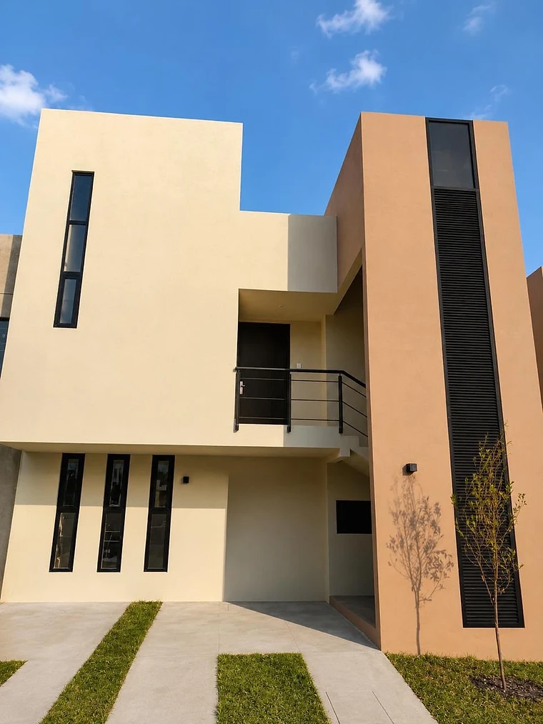 Fachada de residencia contemporánea del desarrollo Garza Azul por Corporativo TEMBO