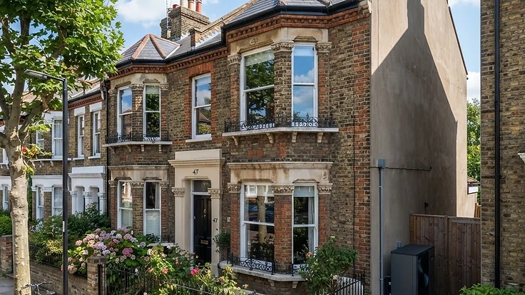 Victorian terraced house in London with a discreetly installed air source heat pump