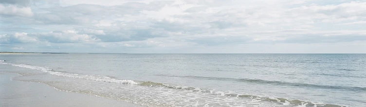Calm sea horizon