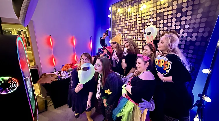 Fotobudka Pyrzyce — atrakcja na wesele i event | MegaFota