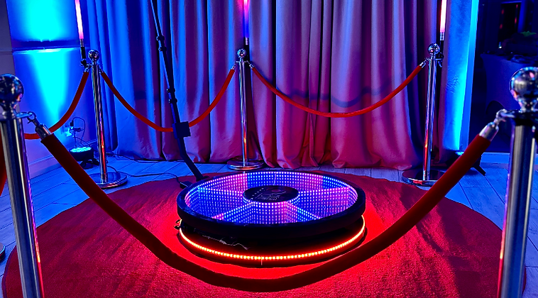 Fotobudka Nowogard — atrakcja na wesele i event | MegaFota