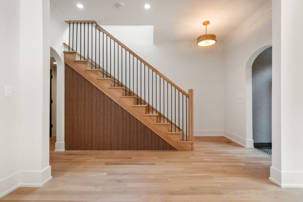 Arched Hall & Stair