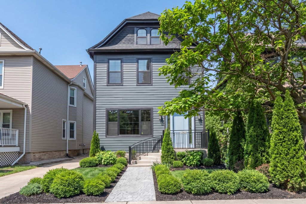 1962 W Wilson Avenue exterior