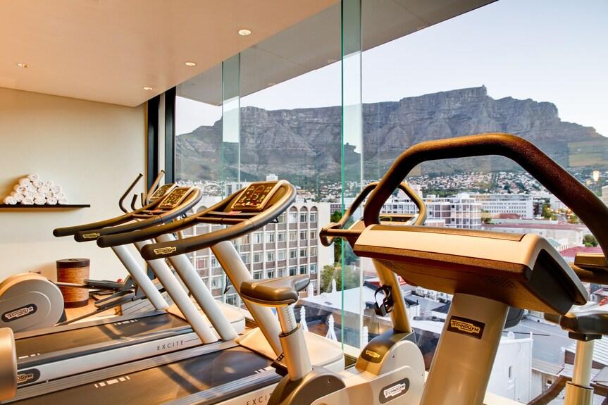 🧘 Fitness Studios & In-Villa Spa