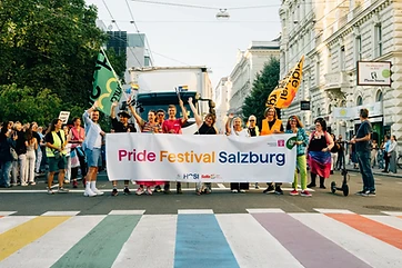 Pride Festival geht mit Parade zu Ende