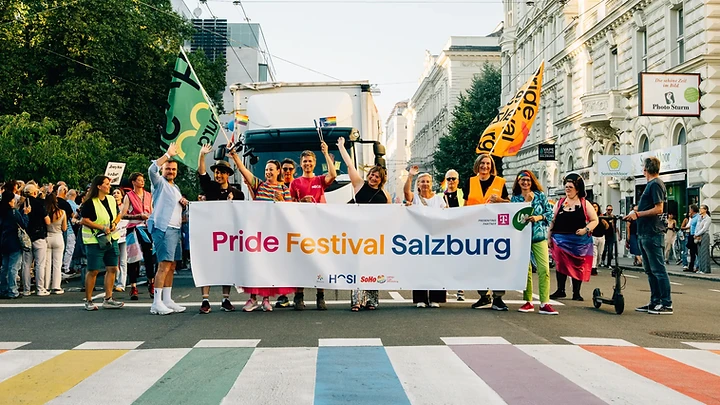 Pride Festival geht mit Parade zu Ende