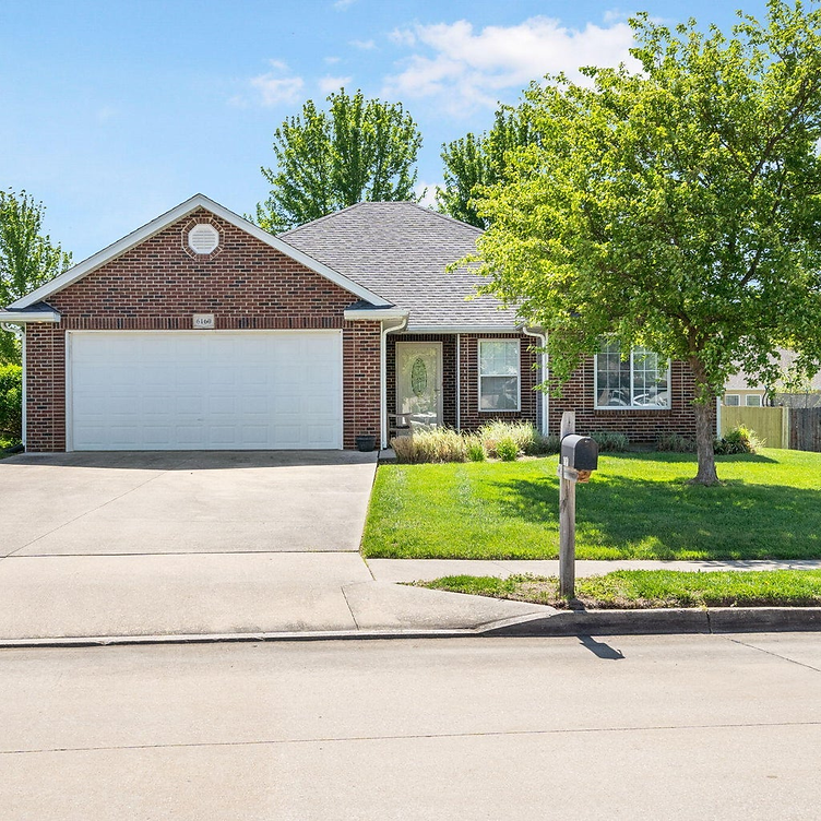 Split-Bedroom Ranch in Douglas Pointe — Roof Credit at Closing