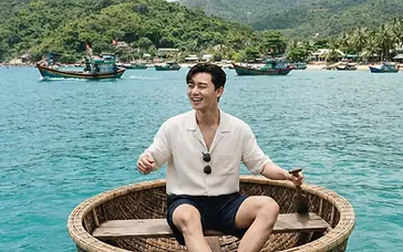 Sức hút từ Phú Quốc: Khi Lee Changsub ví đi thuyền thúng như trò chơi cảm giác mạnh