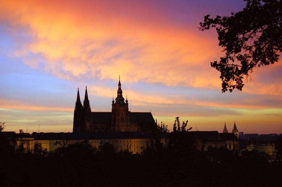 Pražský hrad při západu slunce