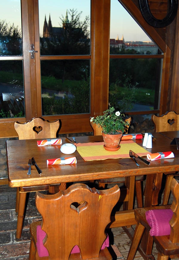 Koliba noční panorama