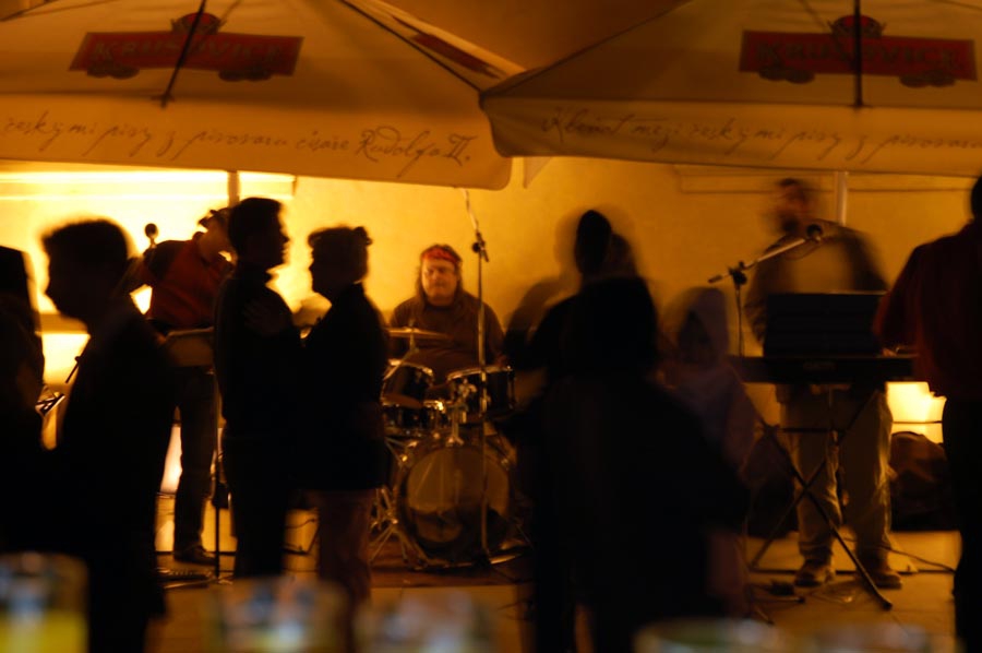 Terasa party – panorama terasy v noci
