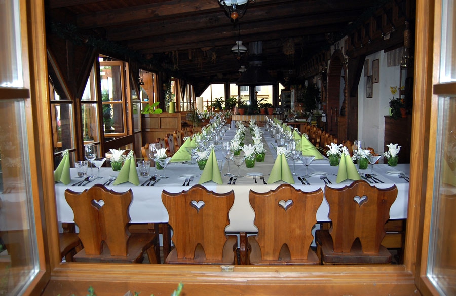 Koliba slavnostní tabule