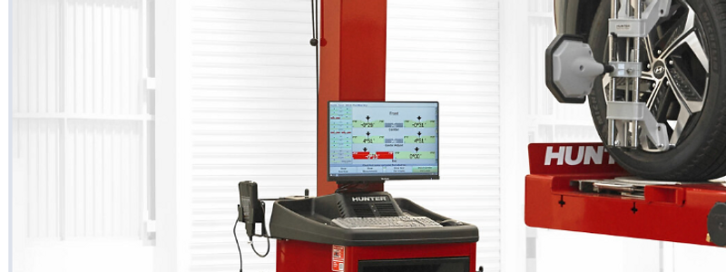 Hunter HawkEye 4-wheel alignment machine with WinAlign software at Fast Fit Tyres Accrington