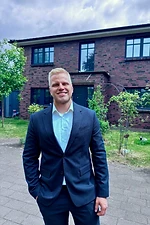 Julian L., selbstständiger Immobilienmakler und Mandant