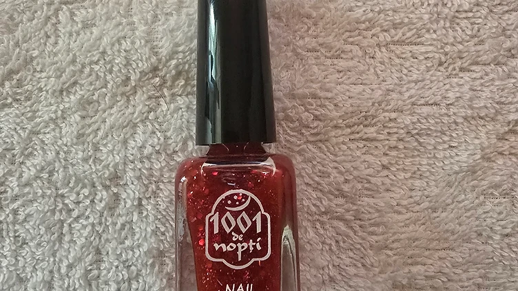 Oja 1001 de Nopti Rosu cu Sclipici Fin 15ml - Recenzie si Pareri - ghid manichiura profesionala Vernis Architect