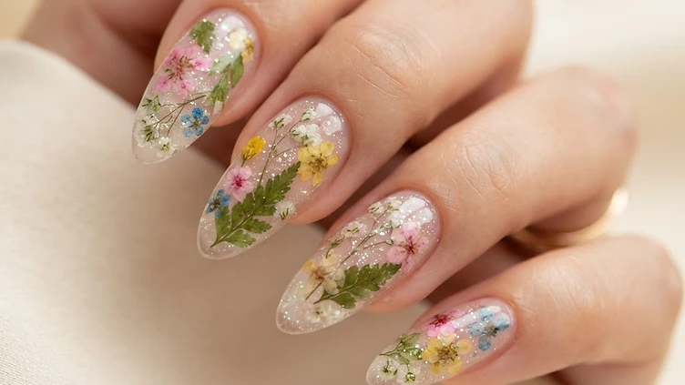 Encapsulated Nails: Flori Uscate si Glitter Inglobat in Gel - ghid manichiura profesionala Vernis Architect Encapsulated Nails: Flori Uscate si Glitter Inglobat in Gel - ghid manichiura profesionala Vernis Architect
