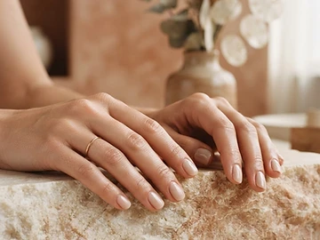 Manichiura acasa pentru Incepatori: Ghid Complet de la Prima Oja la Design - articol blog manichiura profesionala Manichiura acasa pentru Incepatori: Ghid Complet de la Prima Oja la Design - articol blog manichiura profesionala