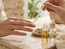 Unghii Care Se Exfoliaza: Cauze si Produse Care Le Refac - articol blog manichiura profesionala