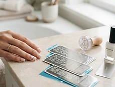 Stamping pentru Unghii: Ghidul Complet al Placilor de Stampat - articol blog manichiura Stamping pentru Unghii: Ghidul Complet al Placilor de Stampat - articol blog manichiura