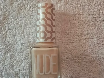 Oja Pastel Nude Cremos - Recenzie si Pareri - articol blog manichiura profesionala Oja Pastel Nude Cremos - Recenzie si Pareri - articol blog manichiura profesionala