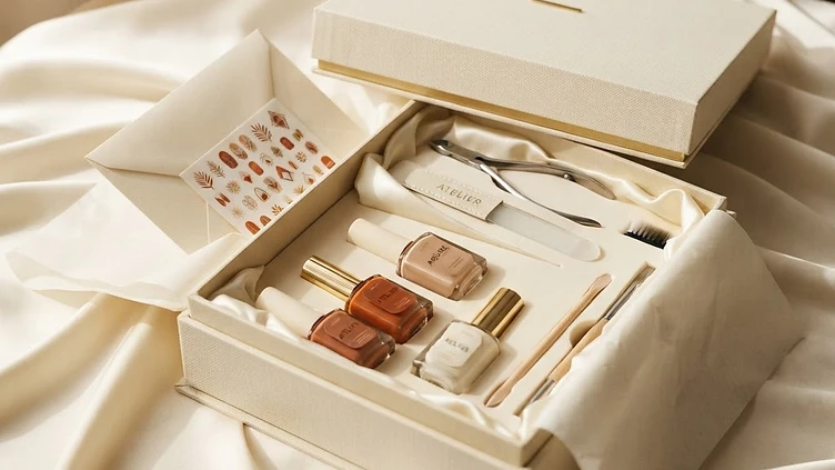 Mystery Box Descoperire Unboxing: Ce Poti Primi in Cutie - ghid manichiura profesionala Vernis Architect