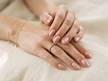 Cum Folosesti SensoPRO Shimmer Rubber Base Pink Gold: Tutorial Pas cu Pas - articol blog manichiura profesionala Cum Folosesti SensoPRO Shimmer Rubber Base Pink Gold: Tutorial Pas cu Pas - articol blog manichiura profesionala