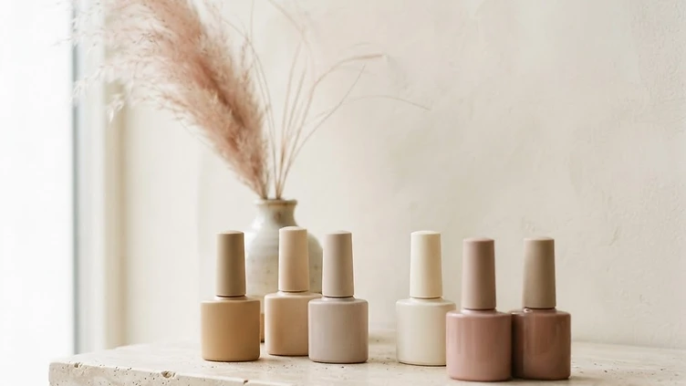 Oje Nude si Bej: Recomandari pentru Manichiura Minimalista - ghid manichiura profesionala Vernis Architect Oje Nude si Bej: Recomandari pentru Manichiura Minimalista - ghid manichiura profesionala Vernis Architect