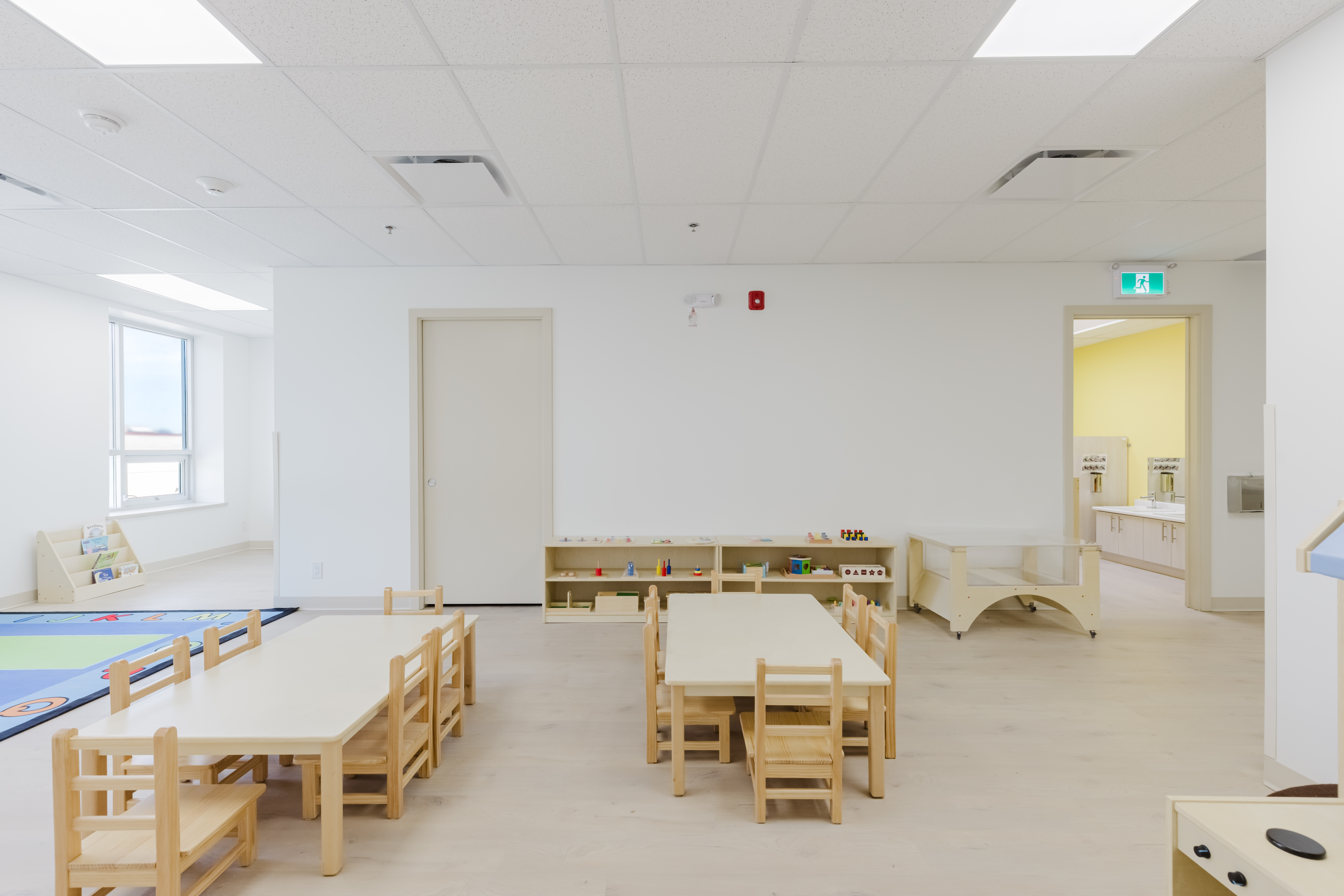 Montessori classroom with curved Nido shelf arrangement and tables